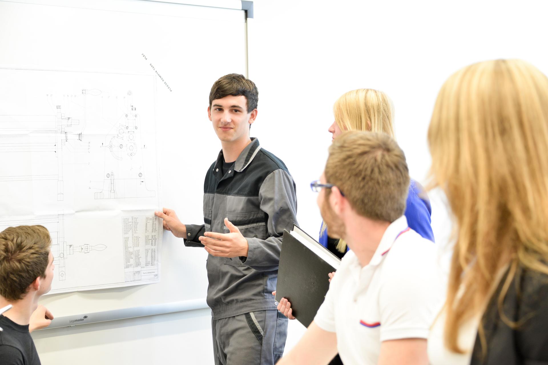 Apprenticeship Oberhausen: Trainees in discussion