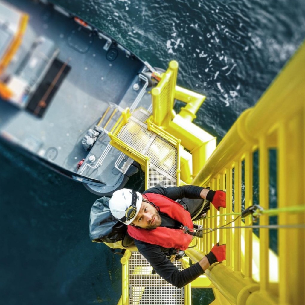 Service engineer wind turbine