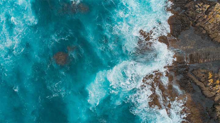 coast line with urquoise water