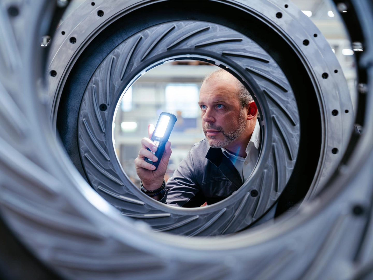 service employee inspecting a turbolader