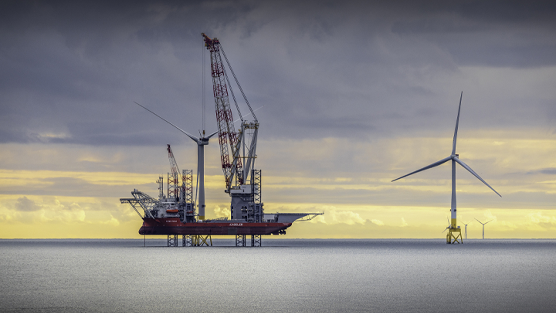 The jacked-up Wind Peak lifting itself out of the water