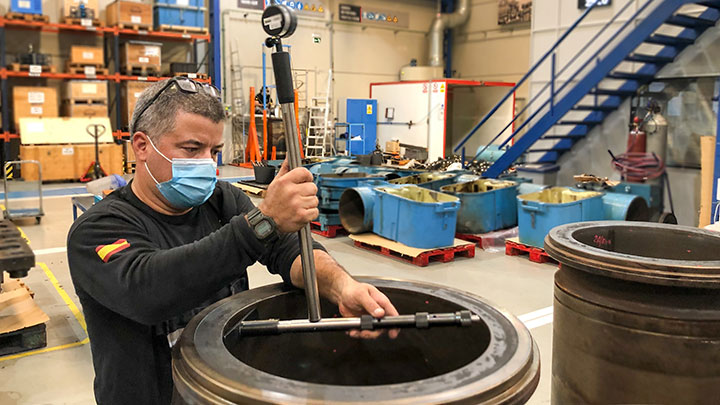 Service employee in workshop