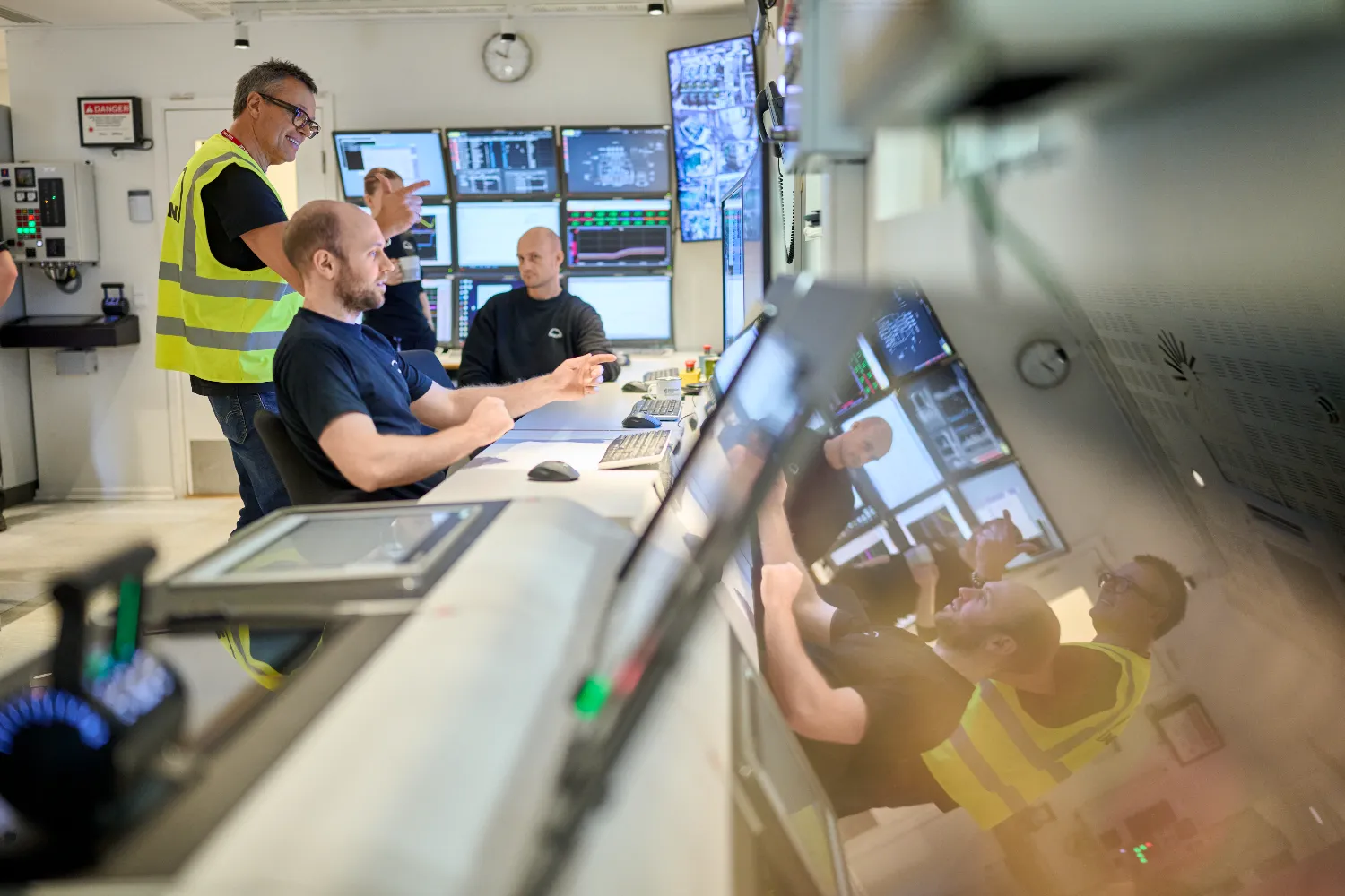 Engineers in high-tech control room monitor and manage ammonia two-stroke engine testing at Everllence’s RCC in Copenhagen.