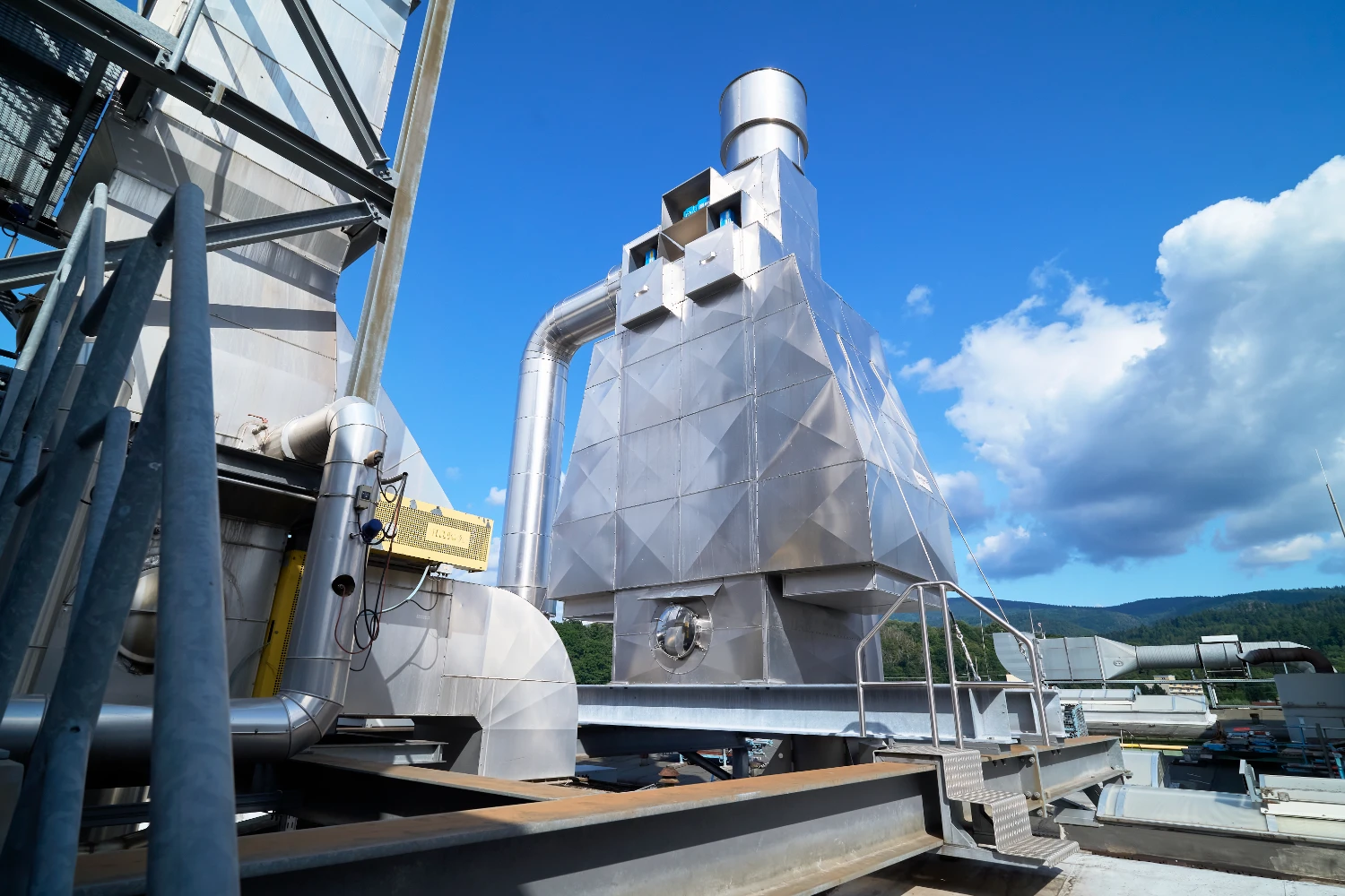 Waste heat recovery equipment installed outdoors at the Gernsbach mill.