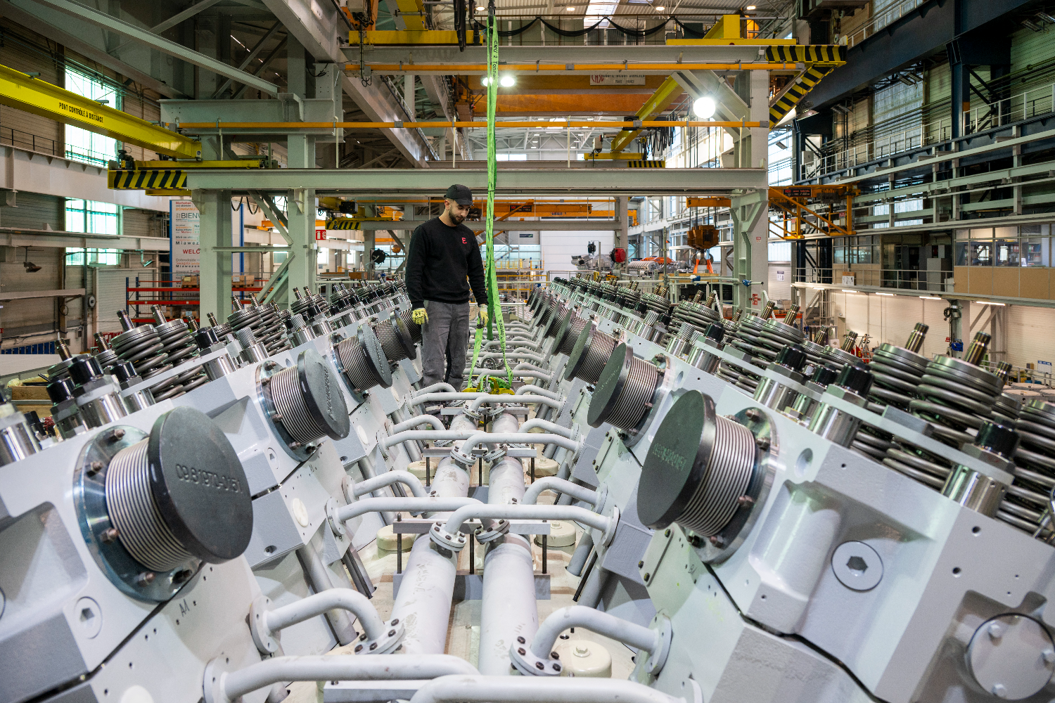 18V51/60 engine with engineer on top