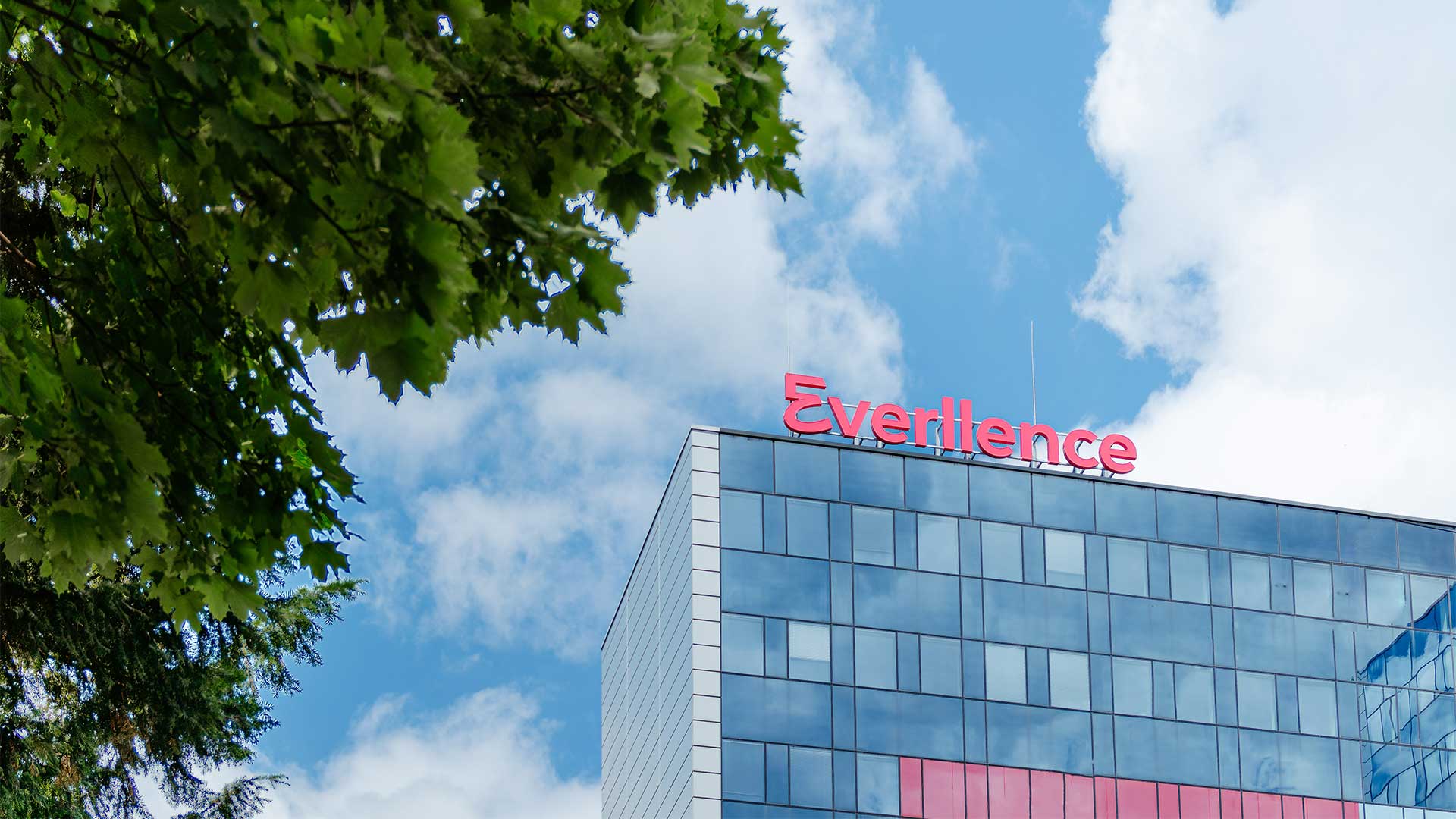 View of an office building with Everellence lettering