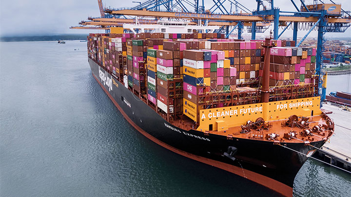 Hapag Lloyd container ship