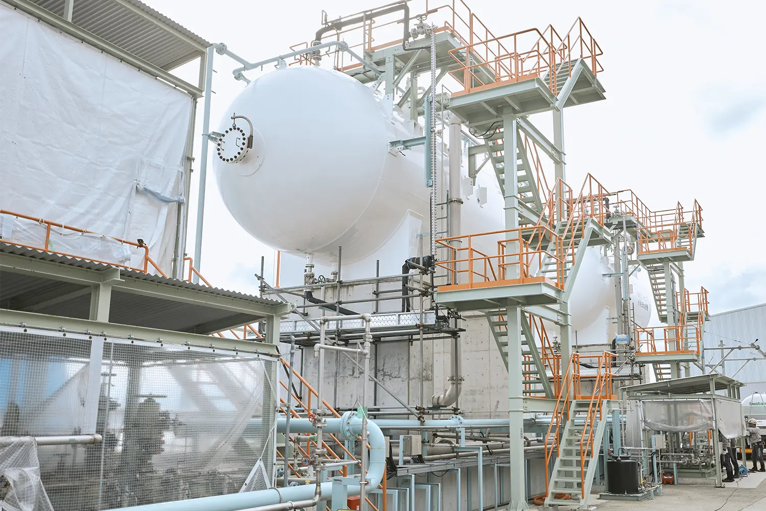The impressive ammonia engine tank at Mitsui E&S Group’s Tamano Factory in Japan.