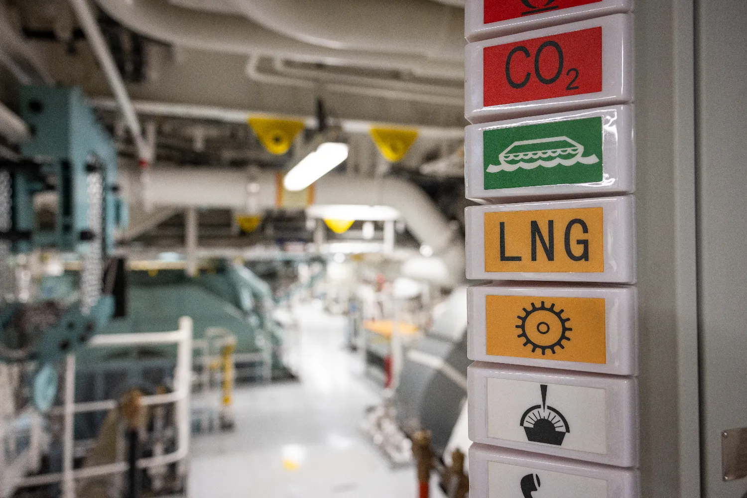 A control panel aboard the Höegh Aurora displays indicators for LNG, CO₂, and other operational metrics, reflecting the ship’s dual-fuel capabilities.