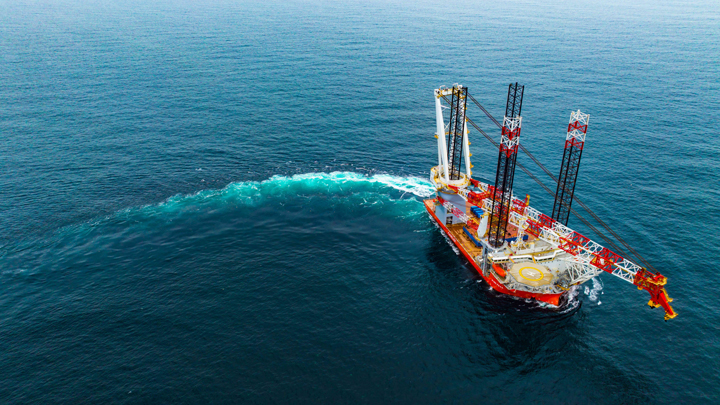 offshore plattform in the ocean