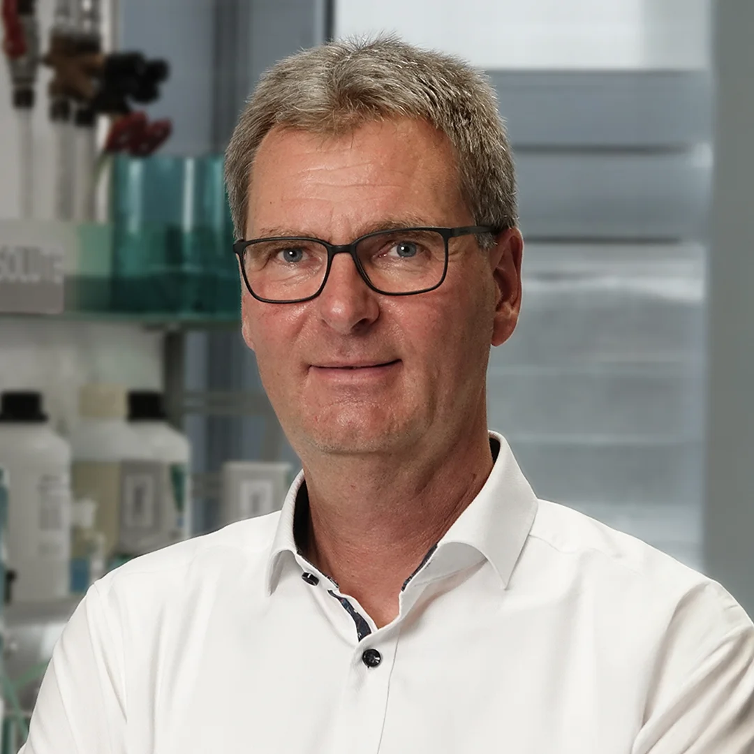 Man wearing glasses standing in a laboratory environment