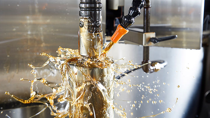 detailed view of oil injection