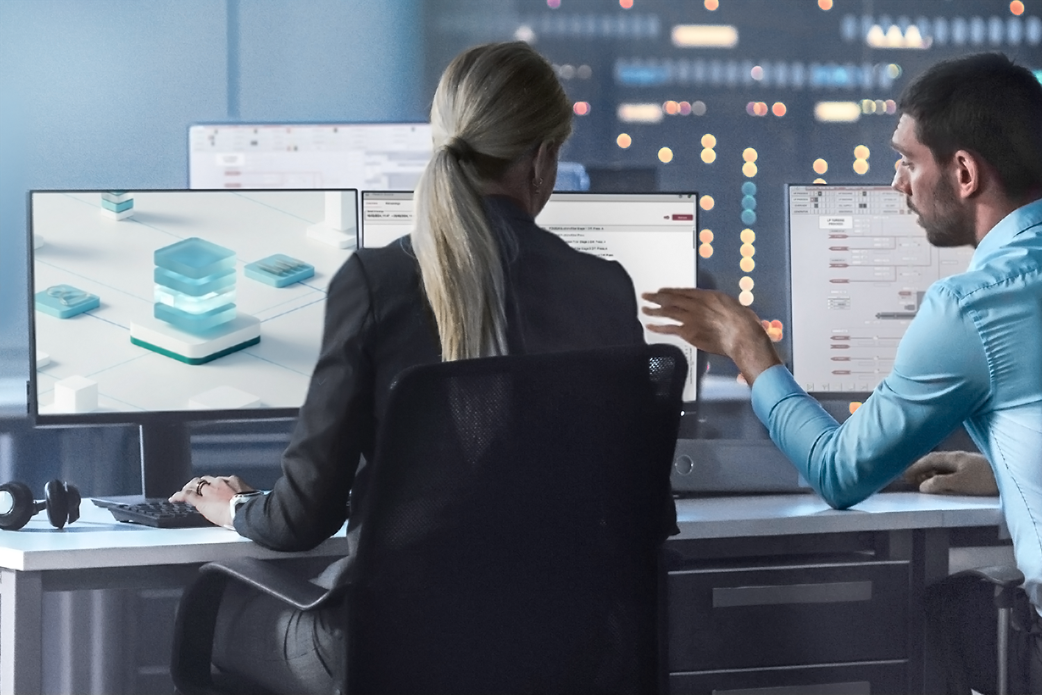 People-working-on-computer-PrimeServ-Assist